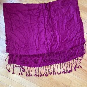 💚 Red Fringe Scarf